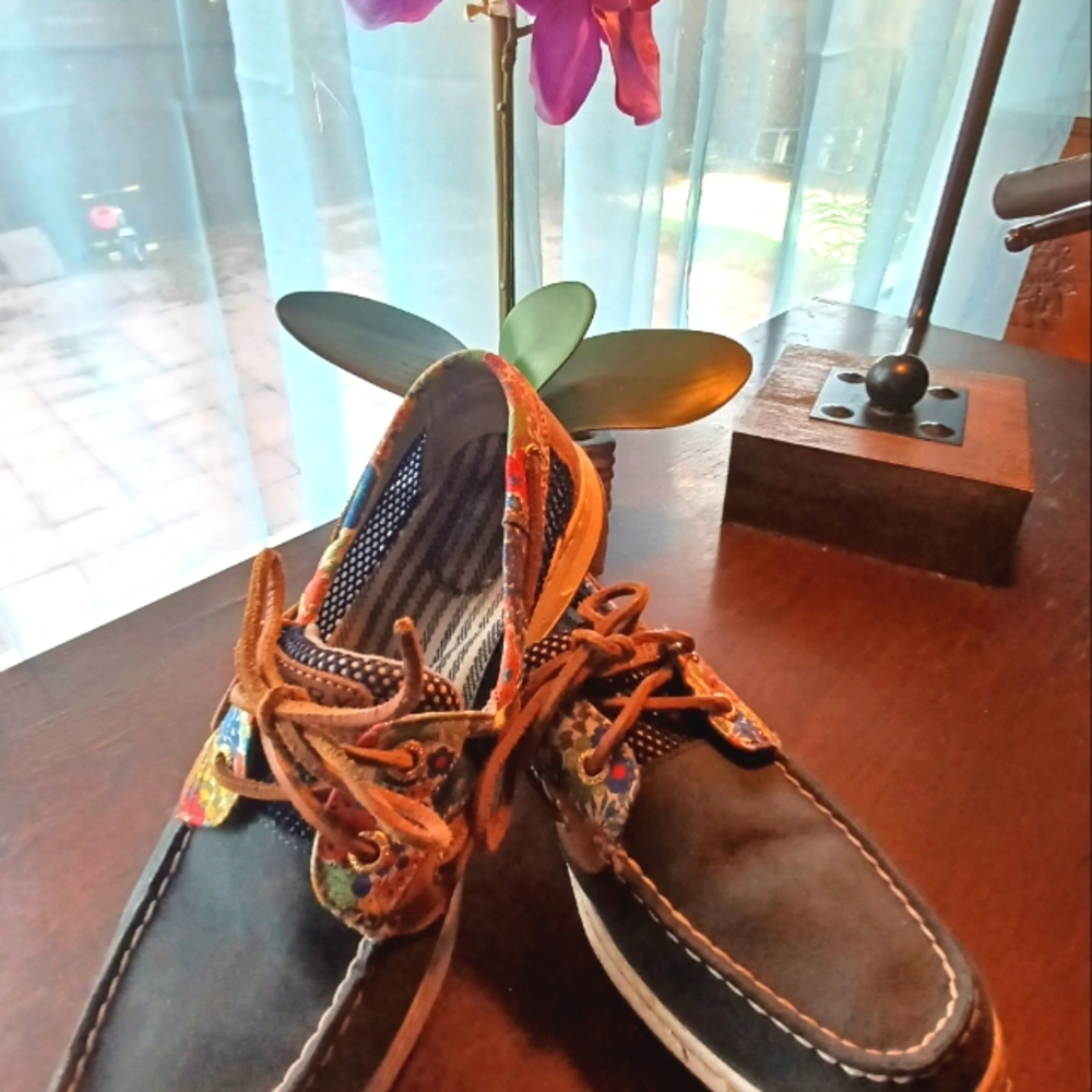 Sperry Top-Sider boating shoes in gorgeous dark blue and floral accents
